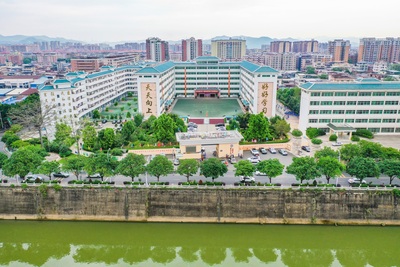 校园正面俯瞰图
