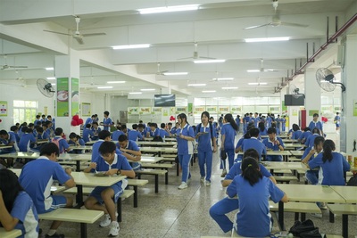 学校饭堂